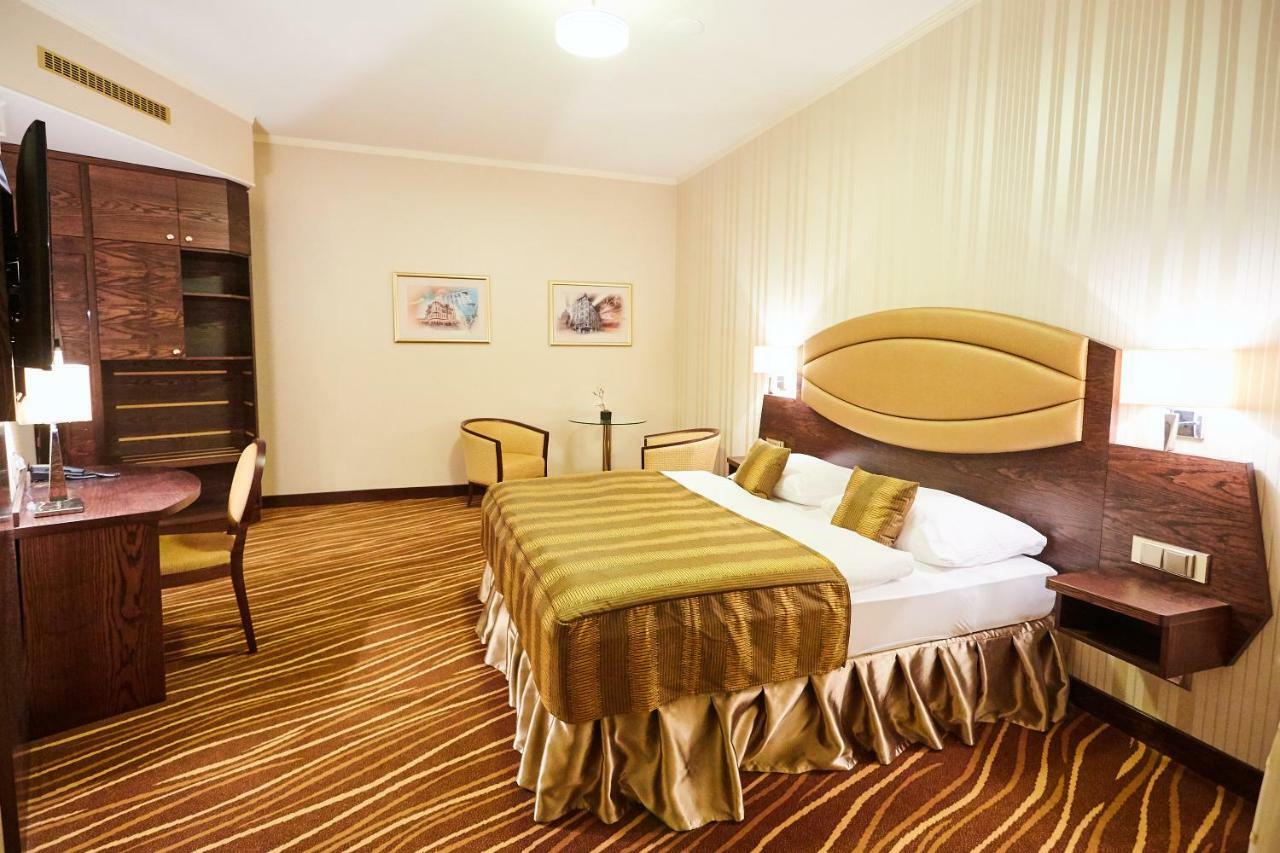 Casino&Hotel Admiral Alzbetin Железна Руда Екстер'єр фото